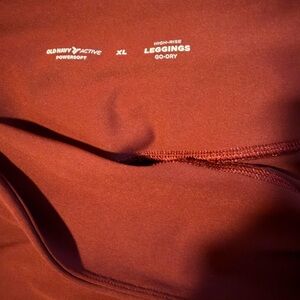 Old Navy Active Powersoft Leggings in Deep Red